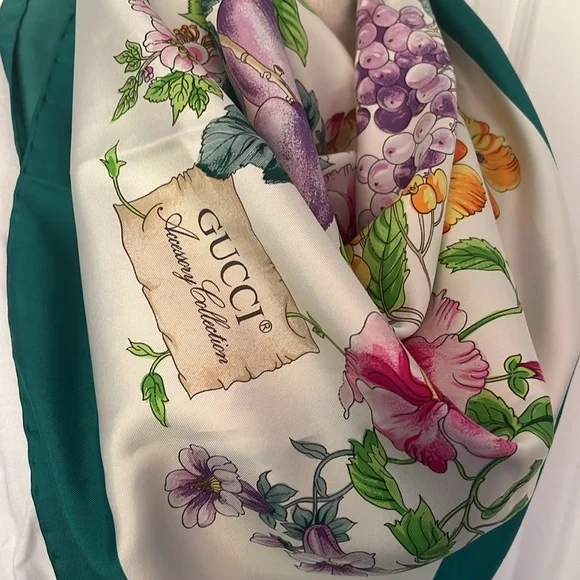 Gucci Blooms Silk Flora Garden Scarf - Picture 1 of 12